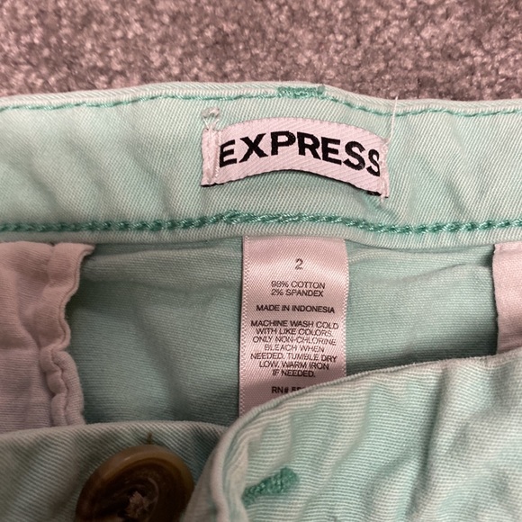 Express Shorts - Picture 2 of 4